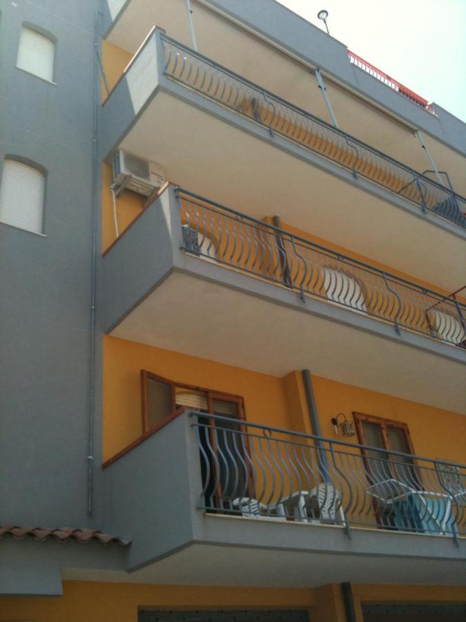 Residence La Fenice Ff Giardini Naxos Bagian luar foto