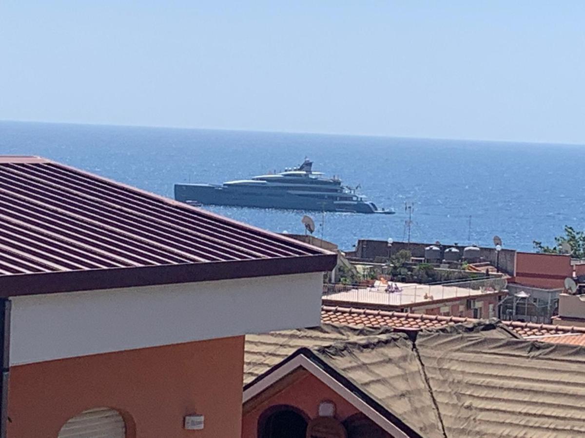 Residence La Fenice Ff Giardini Naxos Bagian luar foto