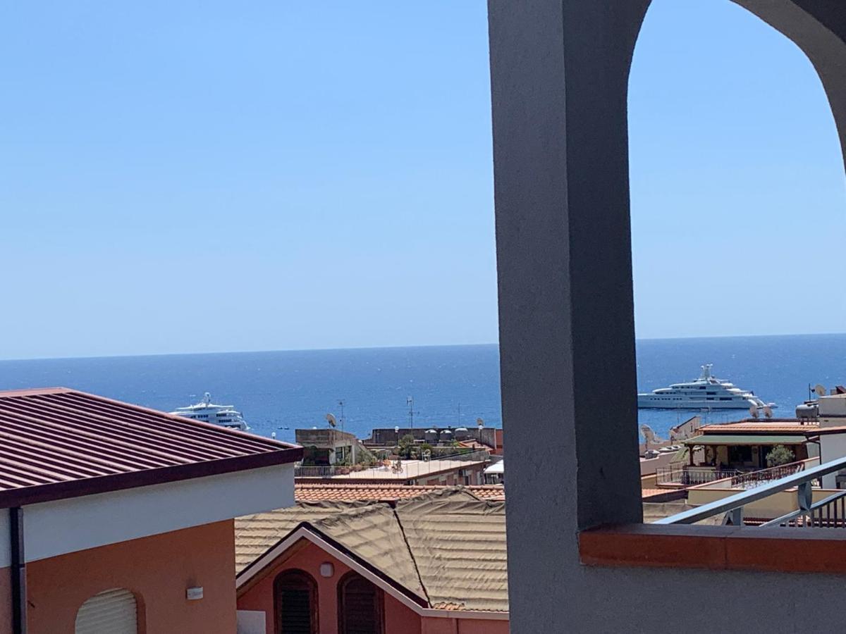 Residence La Fenice Ff Giardini Naxos Bagian luar foto