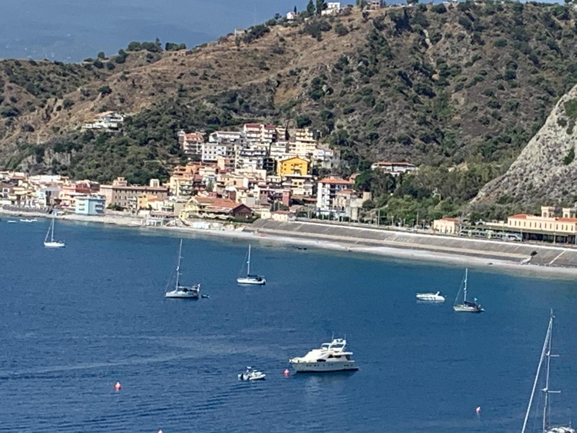 Residence La Fenice Ff Giardini Naxos Bagian luar foto